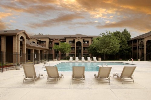 Eagle-s-landing-pool-view_3