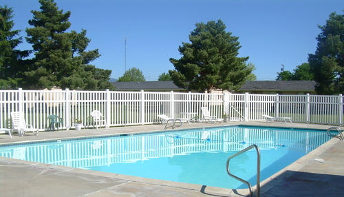 Royal-gardens-swimming-pool_40
